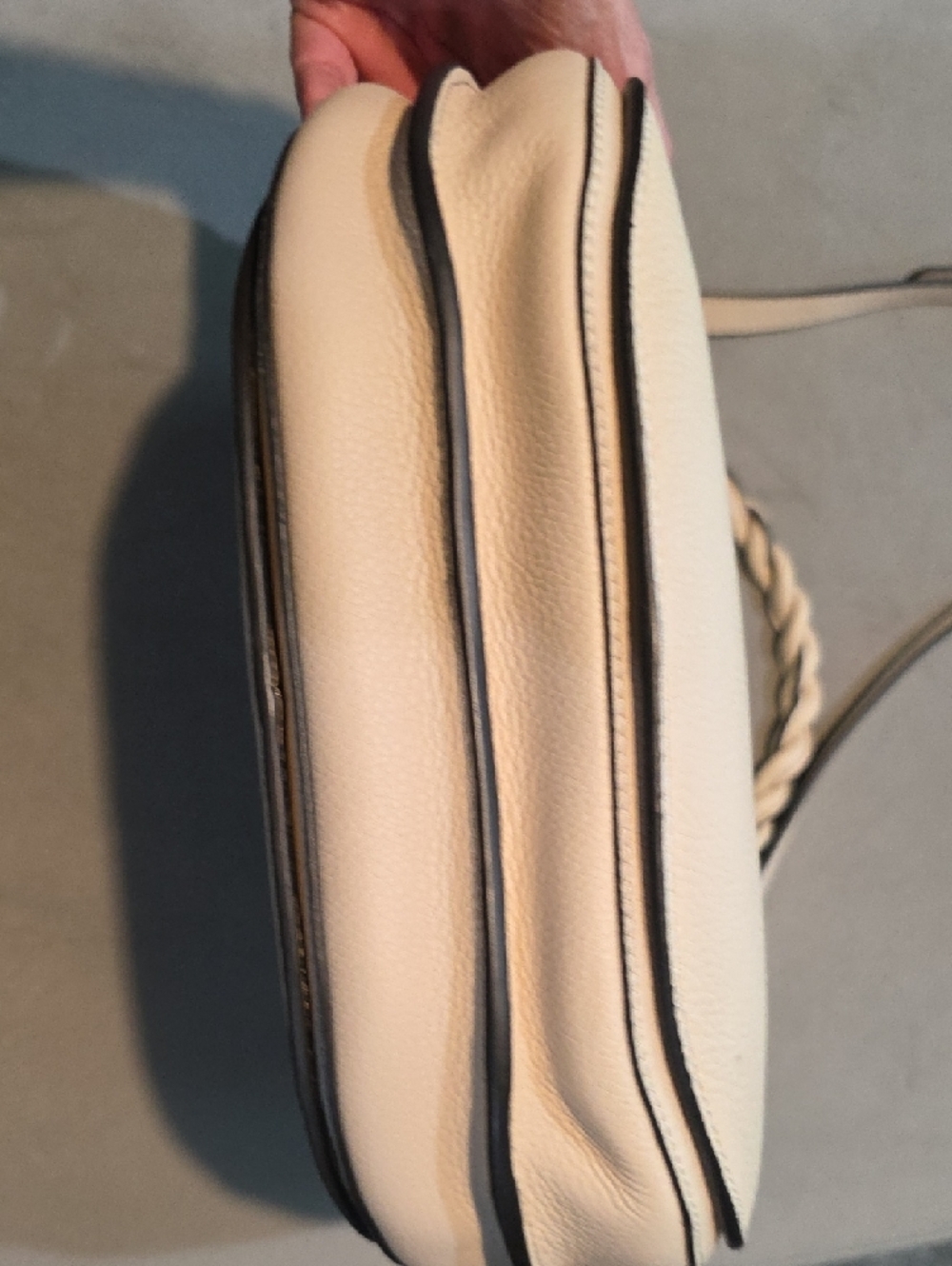Coccinelle Cream Leather Crossbody Bag with Gold Logo - Picture 4 of 12